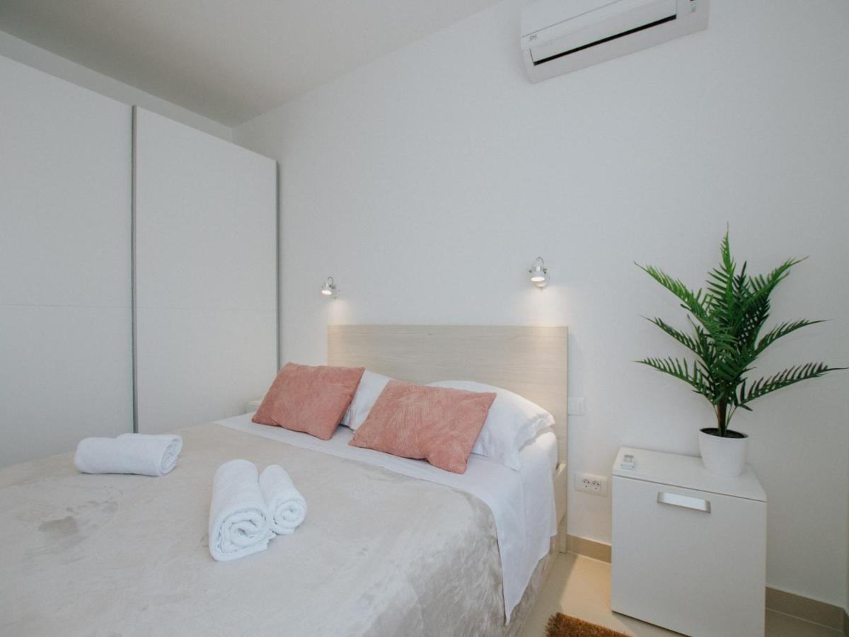 Luxury Apartment Di Трогір Екстер'єр фото